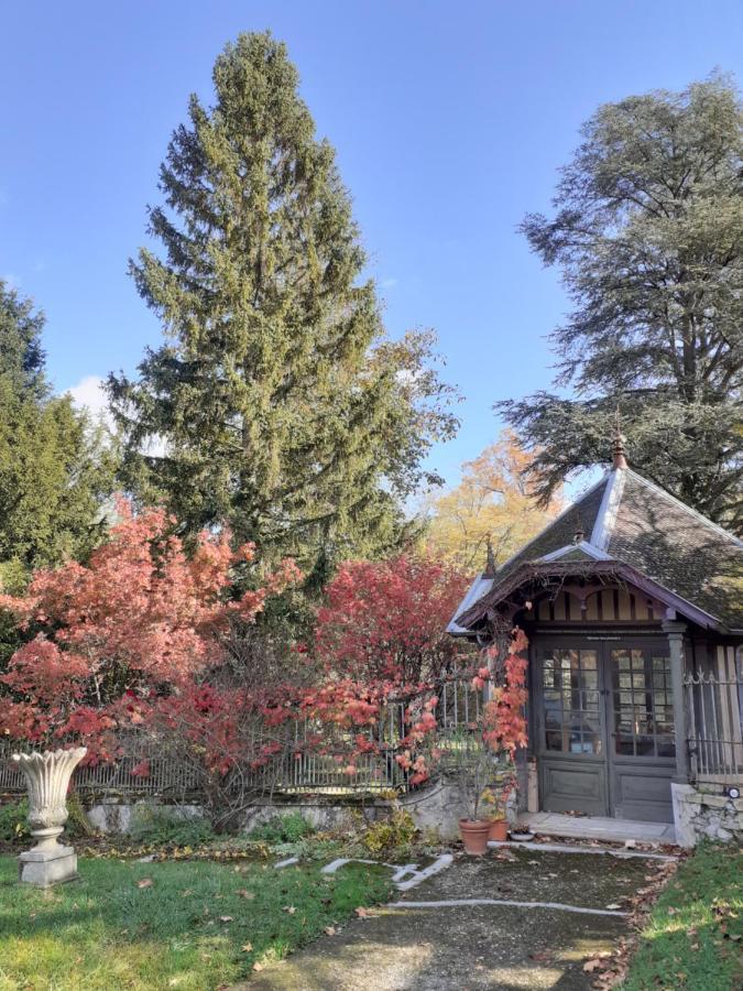 La Fee Des Eaux Bed & Breakfast Vernaison Exterior foto